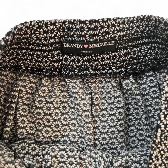 Brandy Melville Mini Skirt Black White Daisy One Size Elastic Waist Skater - Picture 4 of 6